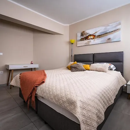 Apartment Penthouse Fravita *